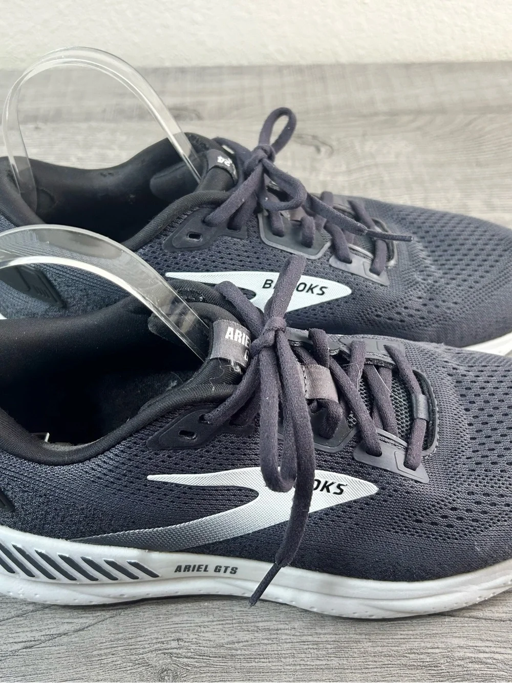 Brooks Ariel GTS 24 Women’s  Size 11 B Gray and White Running Sneakers Shoes